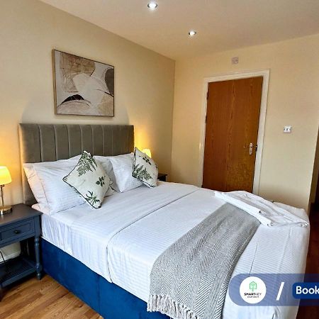 Modern 2 Bed 2 Bath Apartment Free Parking Watford  Zewnętrze zdjęcie