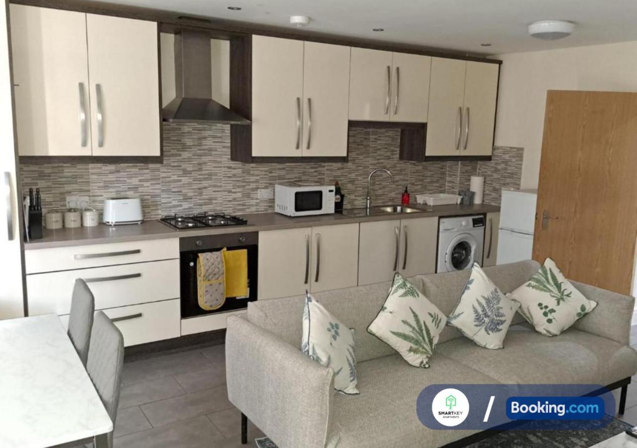 Modern 2 Bed 2 Bath Apartment Free Parking Watford  Zewnętrze zdjęcie