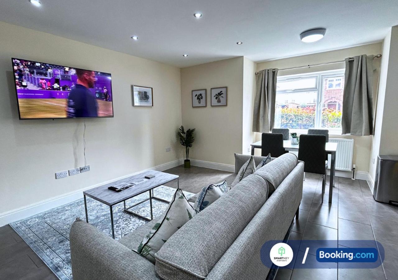 Modern 2 Bed 2 Bath Apartment Free Parking Watford  Zewnętrze zdjęcie