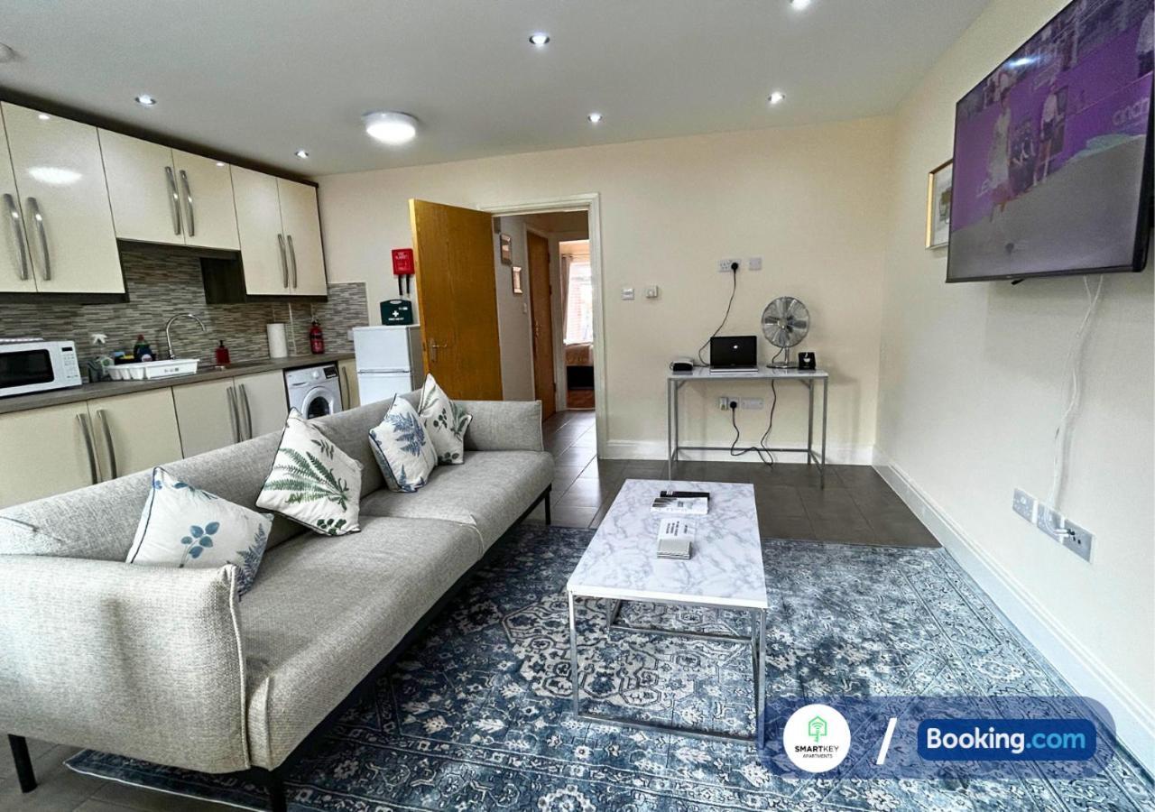 Modern 2 Bed 2 Bath Apartment Free Parking Watford  Zewnętrze zdjęcie