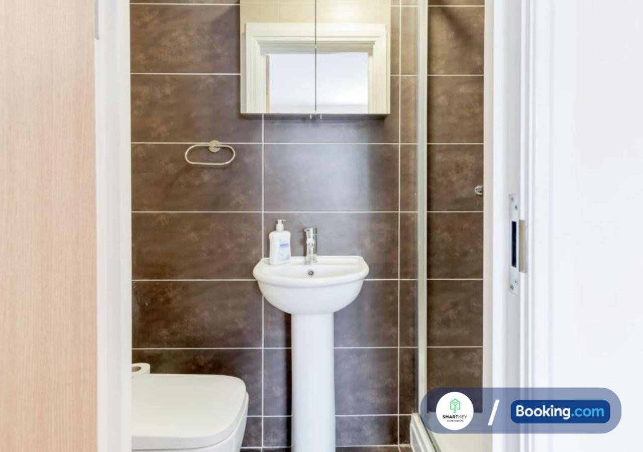 Modern 2 Bed 2 Bath Apartment Free Parking Watford  Zewnętrze zdjęcie