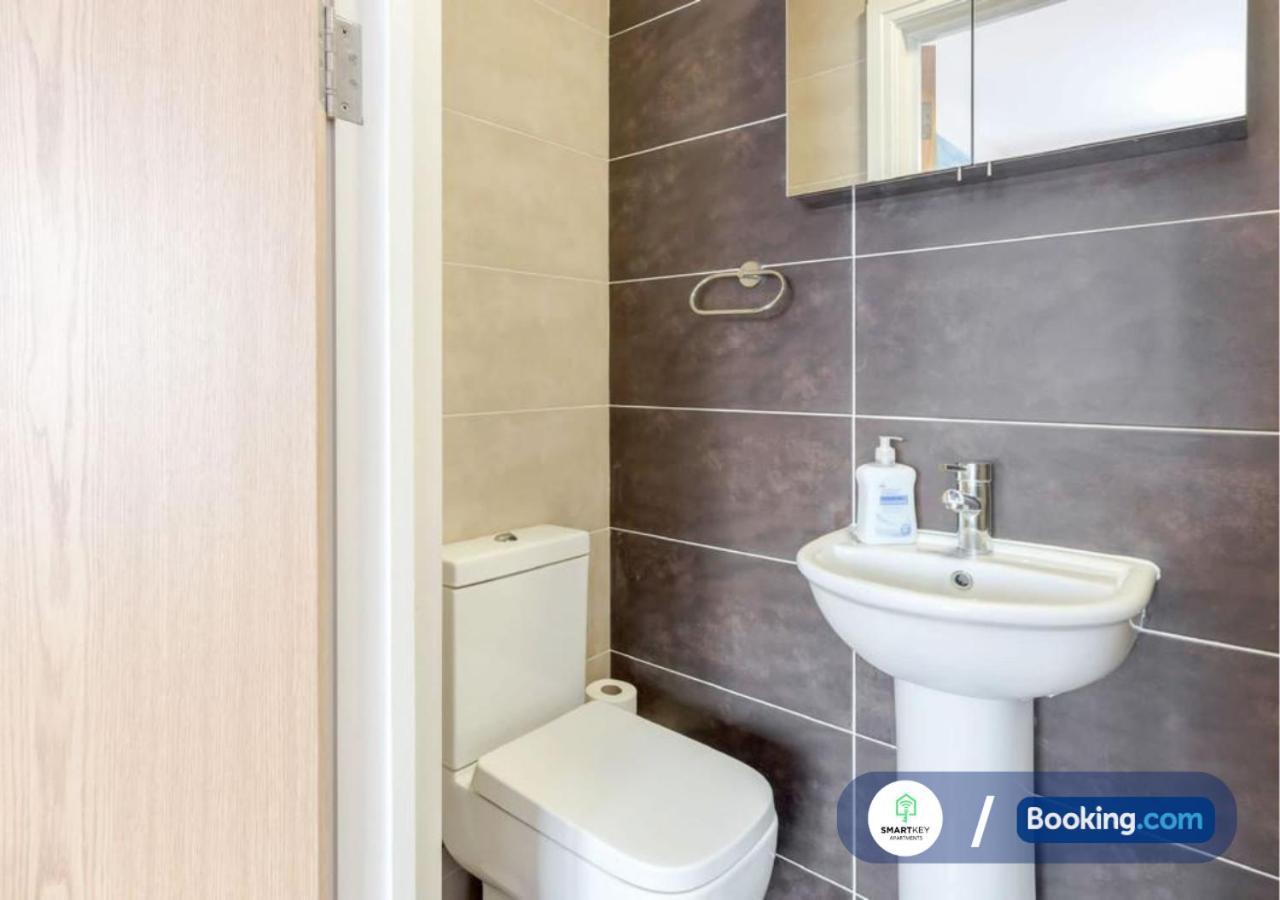 Modern 2 Bed 2 Bath Apartment Free Parking Watford  Zewnętrze zdjęcie