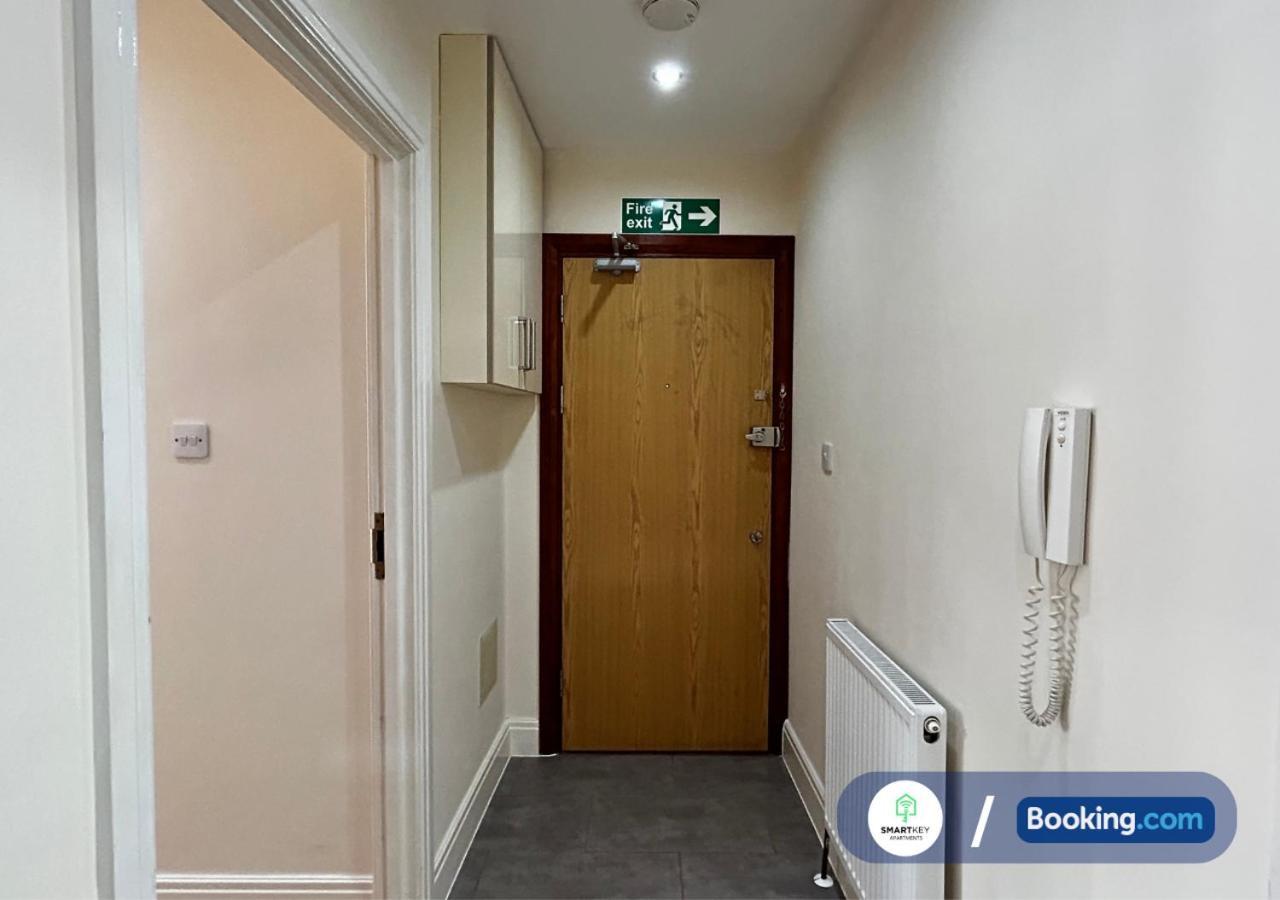 Modern 2 Bed 2 Bath Apartment Free Parking Watford  Zewnętrze zdjęcie
