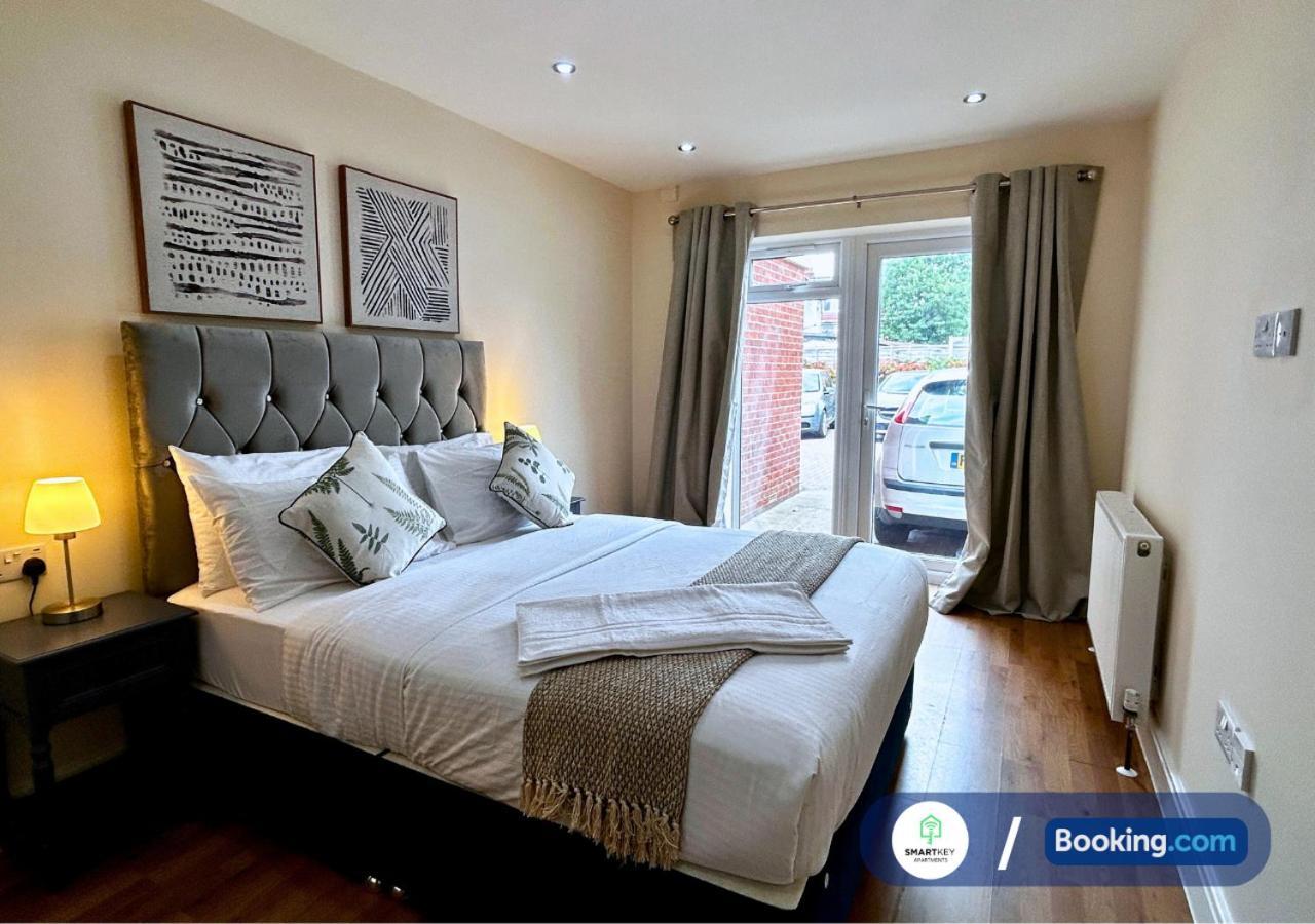 Modern 2 Bed 2 Bath Apartment Free Parking Watford  Zewnętrze zdjęcie